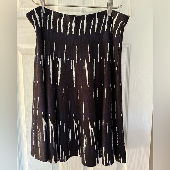 ❤️ BOGO Gorgeous Skirt-Black Print Size XL - Picture 2 of 7